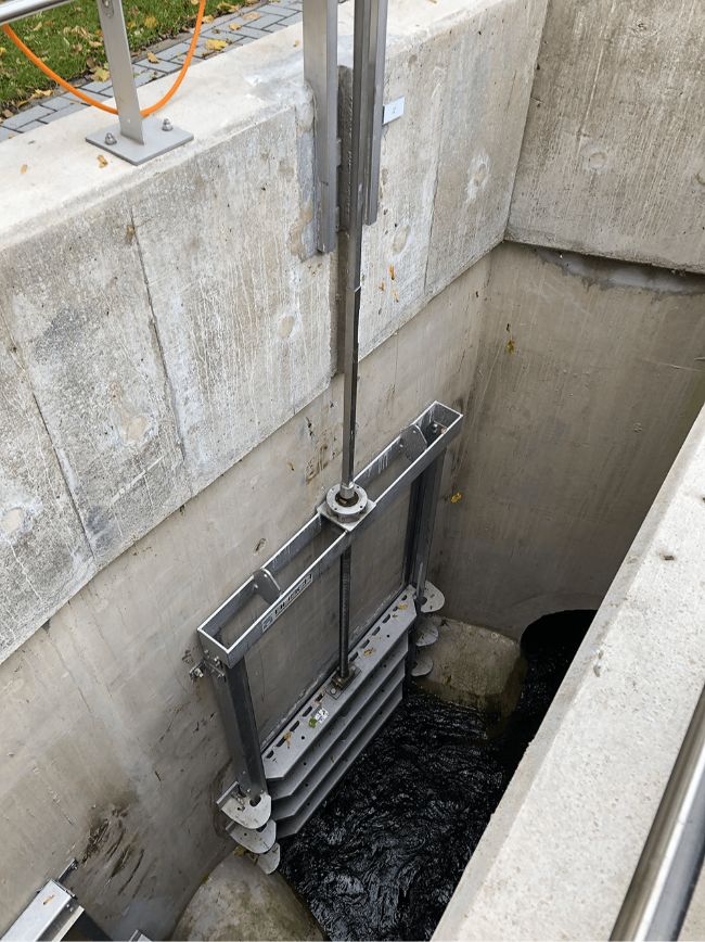 Bonn-Beuel, Germany \n XL4 semicircular penstock with telescopic spindle extension